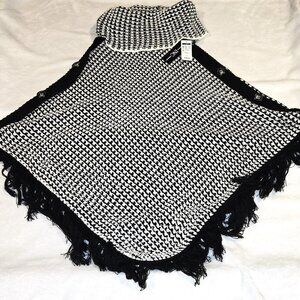 NWT O/S Knit cape